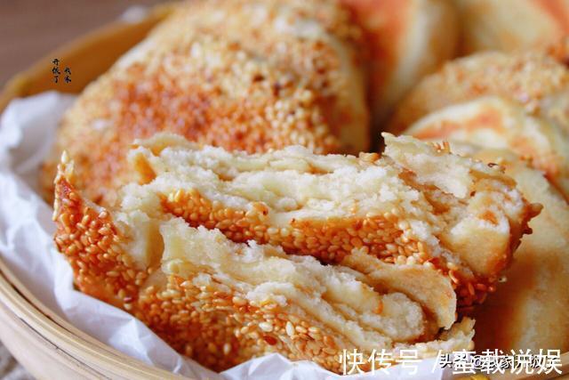 酥到掉渣的烧饼，平底锅就能做，每次一斤面，咸香酥脆，出锅必光