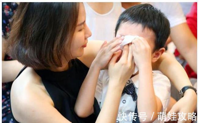 超市|娃在超市拿了一颗葡萄，员工竟破口大骂，母亲的回复让人佩服！