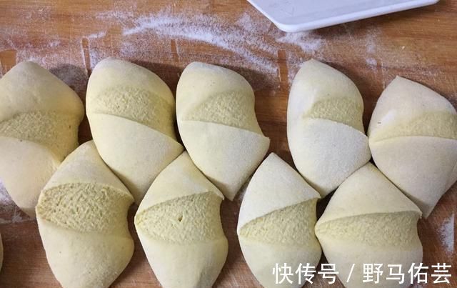 玉米面你最想不到的做法,比蒸馒头简单,像面包一样暄软好吃