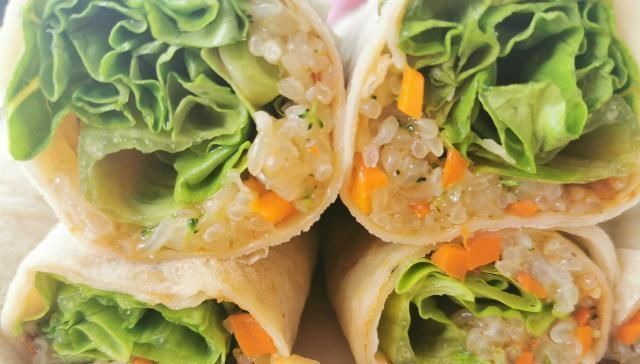 西兰花|煎饼就爱这种吃法，面糊搅一搅，柔韧又劲道，卷什么菜都好吃