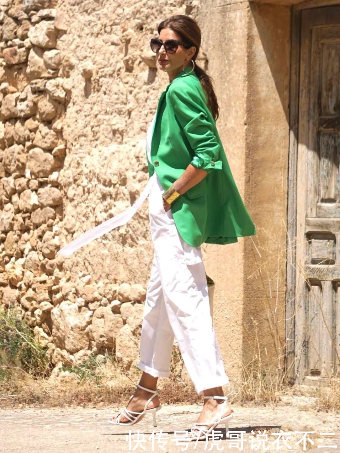 模特|懂搭配的女人不显老，不信瞧这位西班牙奶奶，年过半百比模特还潮