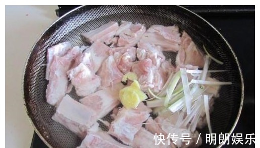 排骨不管怎么吃，切记不要再焯水，换成这2步，排骨软烂无腥味