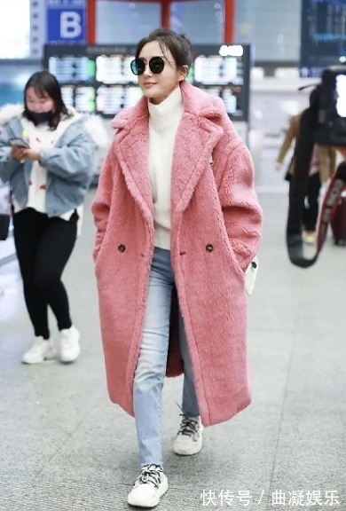 羊羔绒 “羽绒服”失宠了，今年最流行的外套是“它”，保暖时髦还减龄