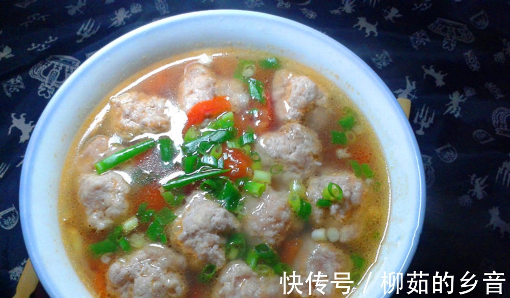 教你家常美味的排骨肉丸汤,营养方法又能解馋,最后连汤汁都不剩!