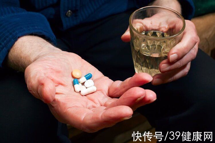 乙醛|头孢配酒，说走就走！除了头孢，这6种药也别碰酒，你在吃吗？