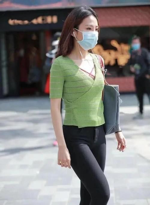 显瘦|腿粗女孩别犯傻,“无痕牛仔裤”遮肉又显瘦,邻家小妹都上头了