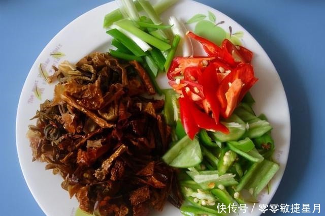 炒炒|茶油白椒牛肉 牛肉和它搭配,又嫩又入味,随便炒炒都好吃!