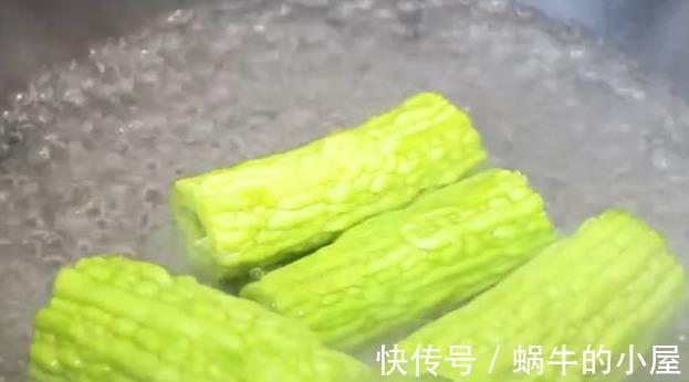 香气|苦瓜你没吃过的新吃法，香甜软糯，夹杂着淡淡的苦瓜香气，了解下
