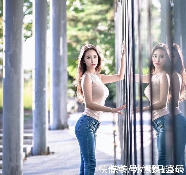 小姐姐|时尚街拍 紧身牛仔裤小姐姐, 有着道不尽的颜值和身材!