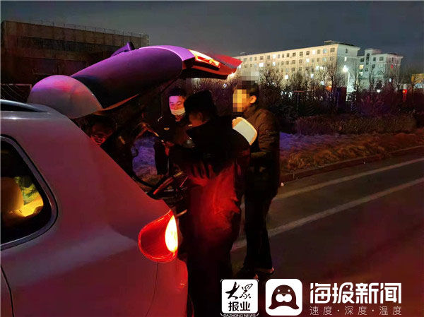 新闻记者|聊城东阿一男子醉倒街头，东阿特警暖心救助！