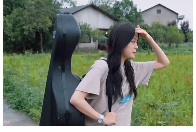 喊张艺兴太生疏,喊哥哥太亲密,欧阳娜娜的叫法好高级