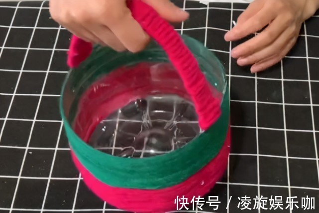 空油桶可真是个“宝”，把毛线缠在空油桶上，全家人都要抢着用！