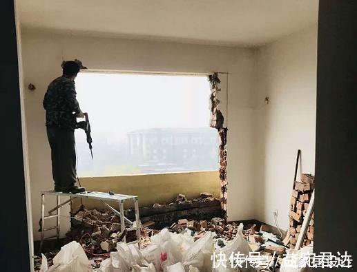 物业|楼上装修，直接把飘窗砸了包进客厅，物业看了不罚款却夸真好看！