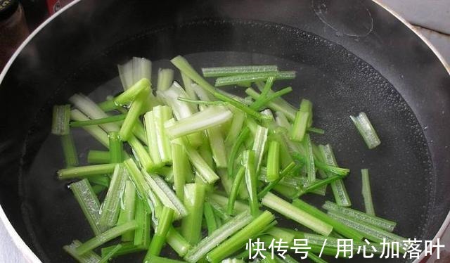 秋天胃口不好,别再点外卖了!给家人做这菜,解馋开胃,别错过了!
