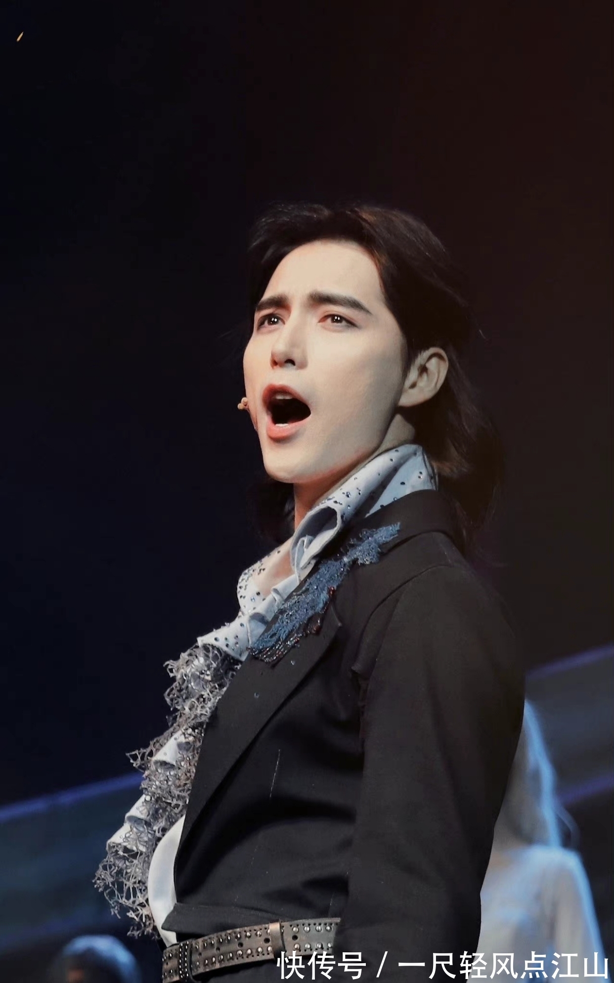 古典$他就像一幅古典的油画一样,真好看!