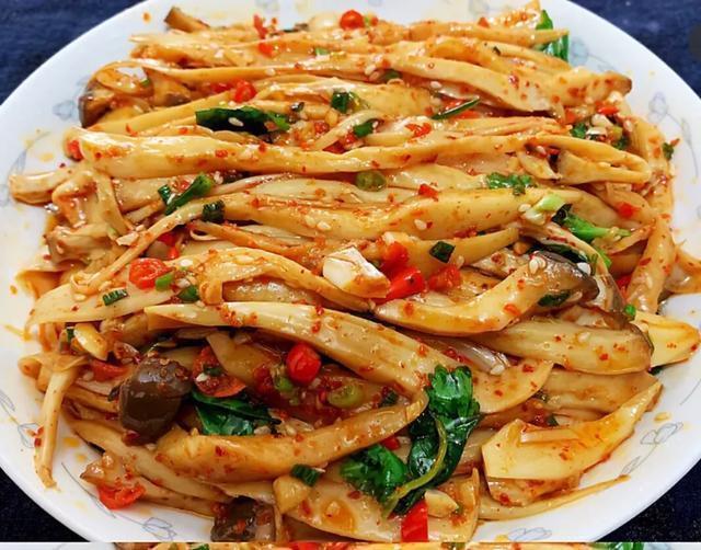 最受欢迎的杏鲍菇吃法,不炒不炖,营养保留的最全面,比肉都馋人