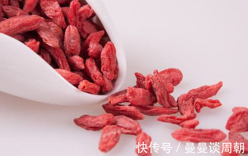 枸杞|张仲景枸杞和“它”泡，连喝3天肾补满，口臭好皮肤白腰也细了