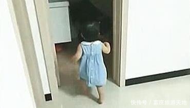 宝妈|爸爸喝醉趴厕所,妈妈生气不理,2岁女儿的举动让人直呼太暖心