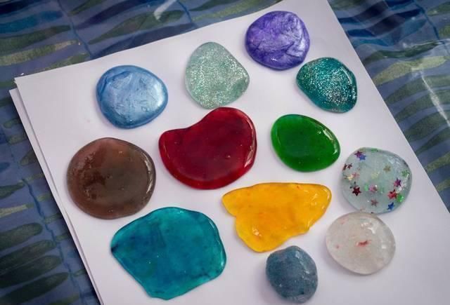 香肠|恐怖每天疯玩史莱姆,女孩手指肿如香肠、指纹消失