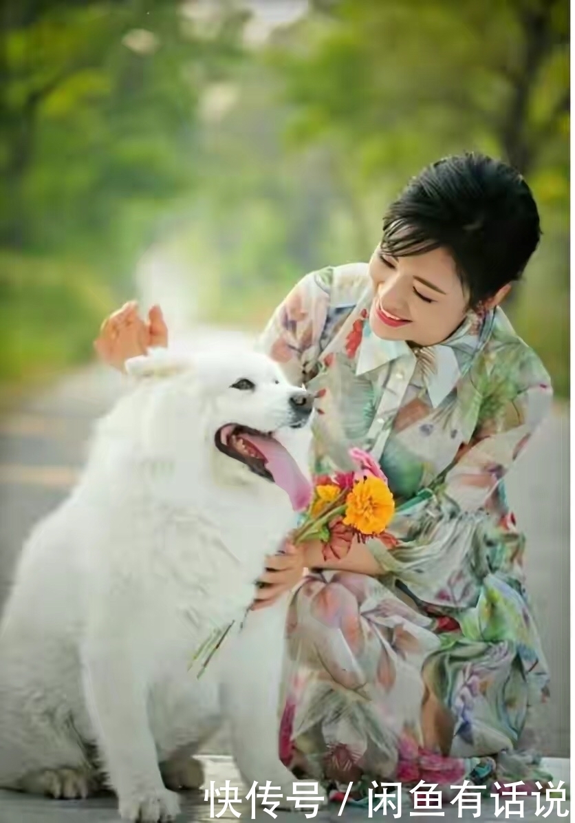 穿搭|周涛越老越洋气，穿皮草配红裙像高级贵妇，露一截手臂看不懂季节