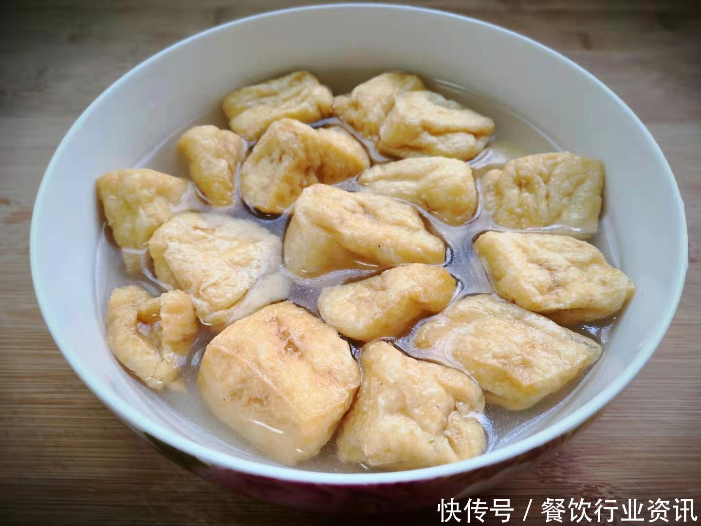 块钱|酱汁油豆腐,这菜我家隔几天做一回,2块钱炒一大盘,比肉还好吃