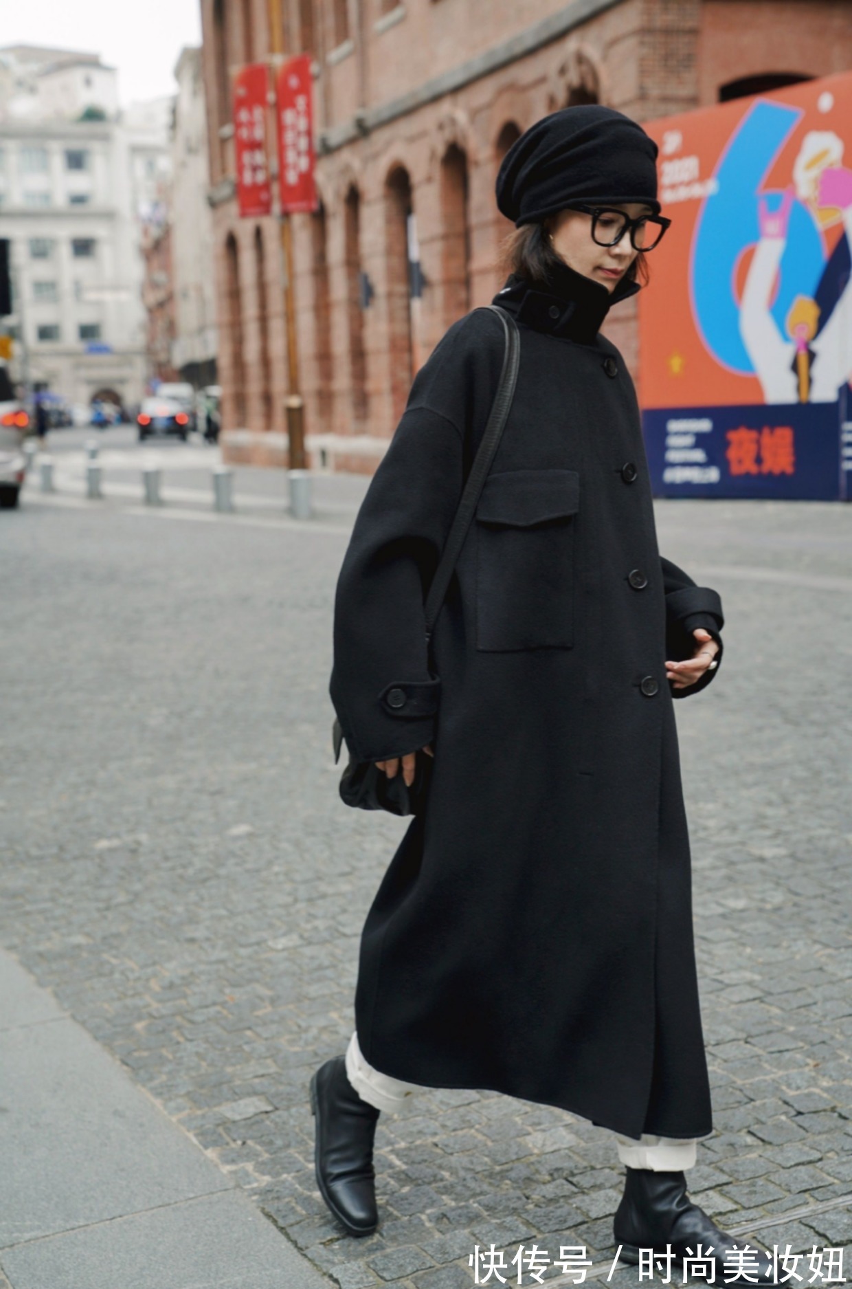 黑大衣|为何你穿黑大衣总比别人土?其实配饰才是关键,提升气质又洋气