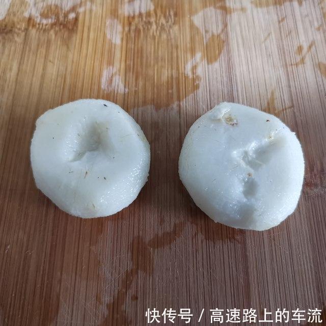 马蹄雪梨甜汤,清甜去火,适合秋冬季节