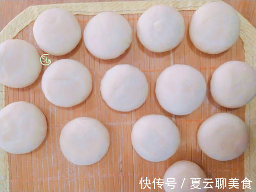 脆皮糖糕在家做，只要掌握3个技巧，个个空心不露馅，外皮酥脆