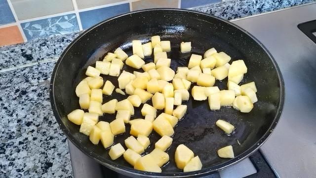 小米辣|夏日的黄瓜这样做，好吃下饭，美容又健康，吃了还想吃的下饭菜