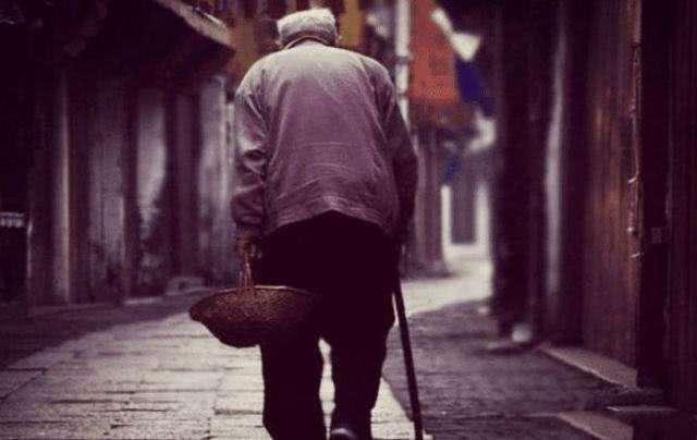 孩子|不被子女孝顺的老人,大多在年轻时犯了错,真的怨不了别人