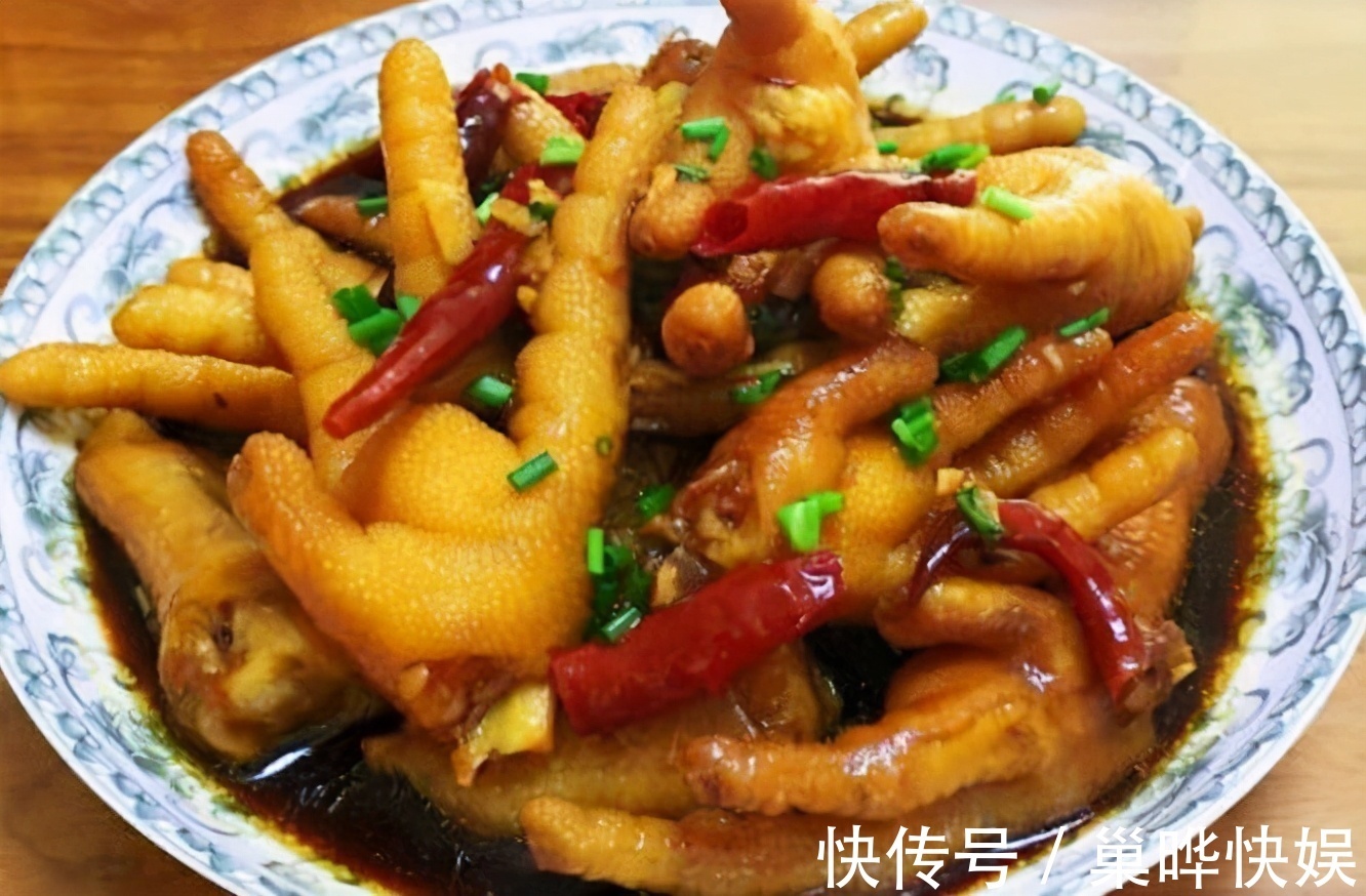 鸡爪|40岁女性可以吃三种美食,美容养颜,滋润皮肤,好处多多