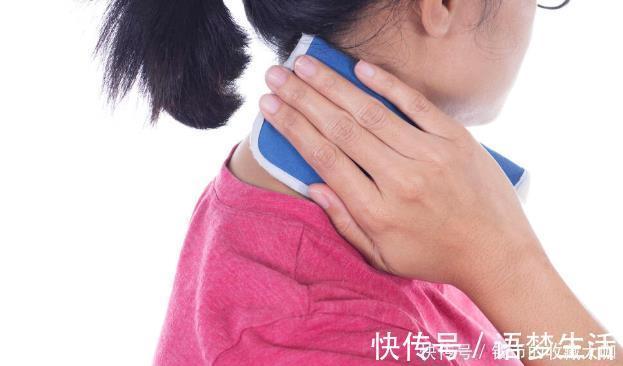 医生|脖子又疼了,小心颈椎病悄悄找上你,医生强调,不能随意按摩