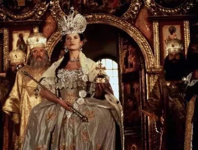 珠宝的集散地自古都是皇室,真正让人瞠目结舌,每件首饰价值连城