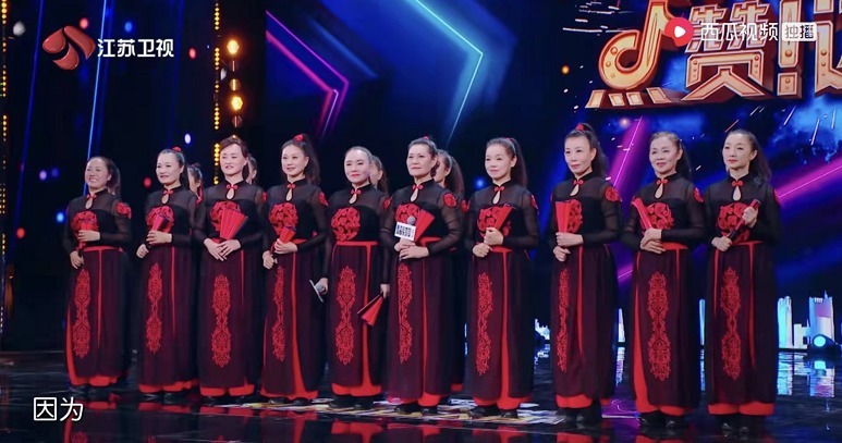 既是歌王也是影帝的谢霆锋,在达人秀中也成了“没见过世面”的人