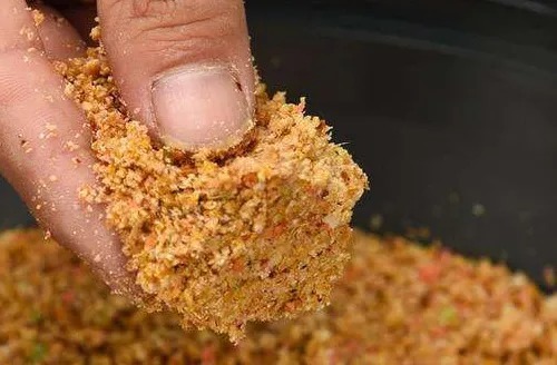 鲫鱼|10款自制的鲫鱼饵料配方公开,简单又省钱,我用了20年,每次都出钓都爆护!