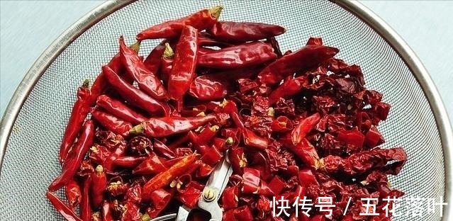 肥肠|油豆腐怎么做才好吃教你3个秘诀,味道堪比肥肠,香辣过瘾!