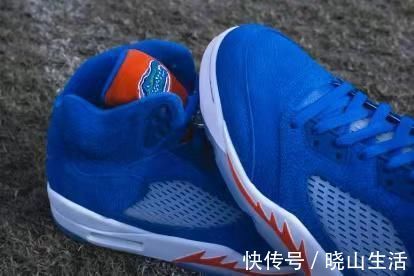 佛罗里达鳄鱼队专属AJ5图片释出 质感蓝色鞋身搭配橙色细节
