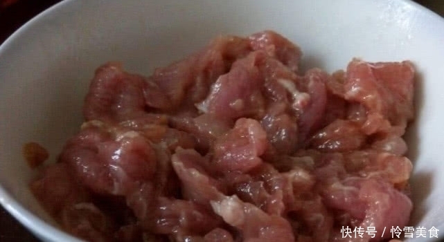 好吃|“炒肉”时别只知道加淀粉了,牢记一个诀窍,炒的肉又嫩又好吃!