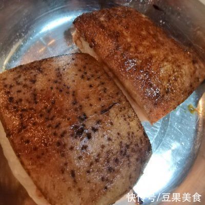 绵白糖|我这样做梅菜扣肉，家人都爱吃