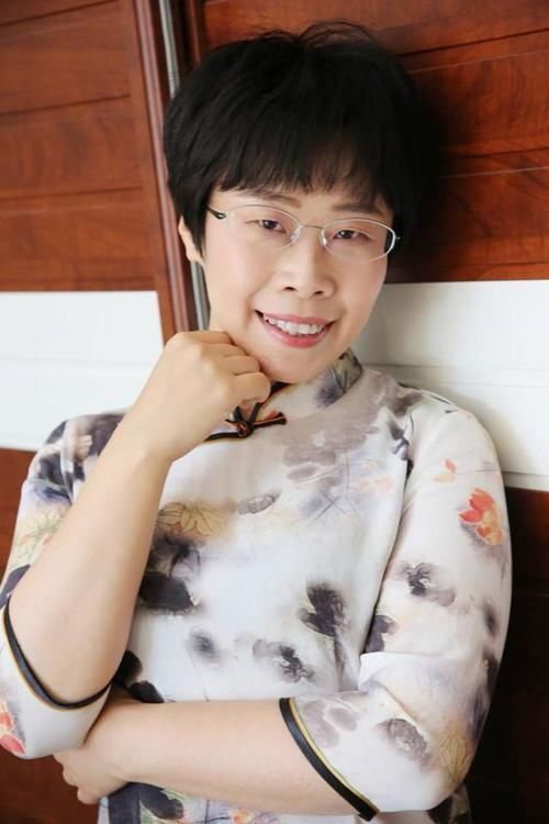 年轻|32岁成为百家讲坛最年轻的主讲人,毕业于北大,如今44岁却仍单身