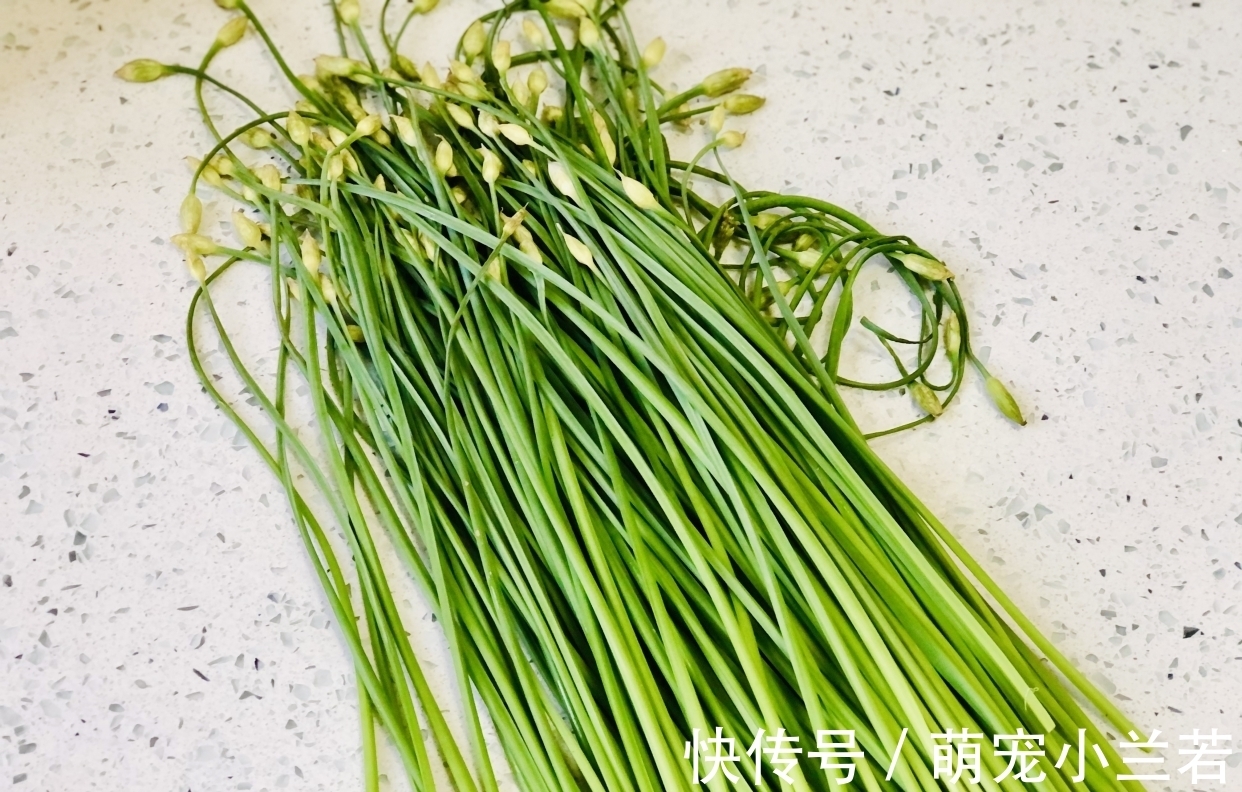 入秋后,鸡蛋和它才是“绝配”,营养美味,香味四溢,上桌就光盘