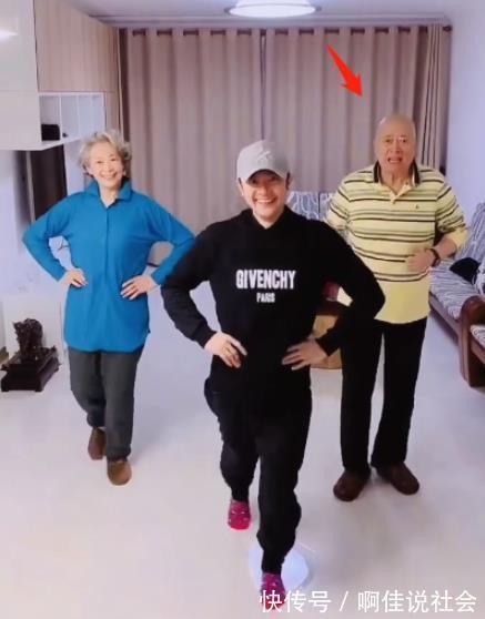 直肠癌|印小天自曝爸爸直肠癌晚期,现肿瘤已控制不住,也没有其他办法了