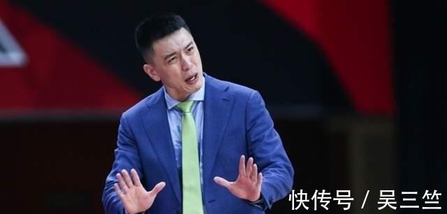 威姆斯|韩德君和威姆斯到底谁错了?杨鸣和杜锋的态度给出答案,别添乱了