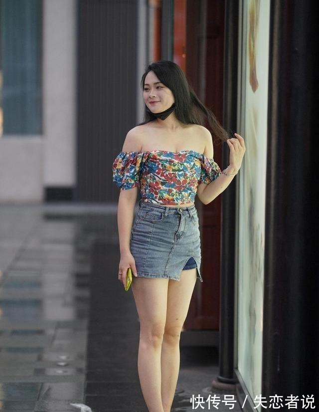 美女 身材修长的鲨鱼裤美女，时尚休闲又百搭，显得大气！