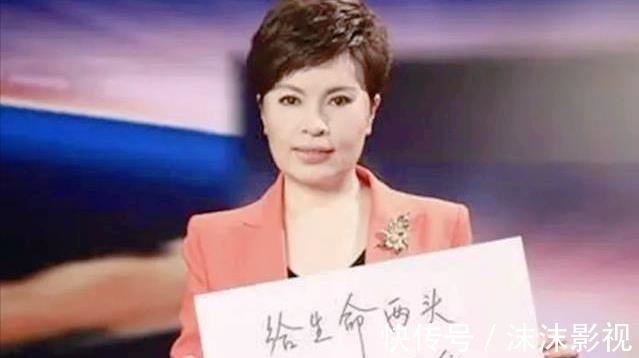 说法度$李瑞英“爬藤体”书法引争议,线条绵软羸弱,网友:字反其人