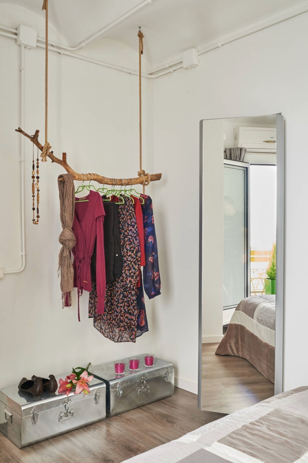 衣架|睡觉前、进门后脱下来的衣服放哪好别傻傻放沙发上了……