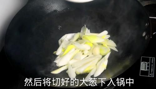  正确|葱爆羊肉在家怎么做羊肉鲜嫩甘香、大葱脆嫩！大厨教你正确做法