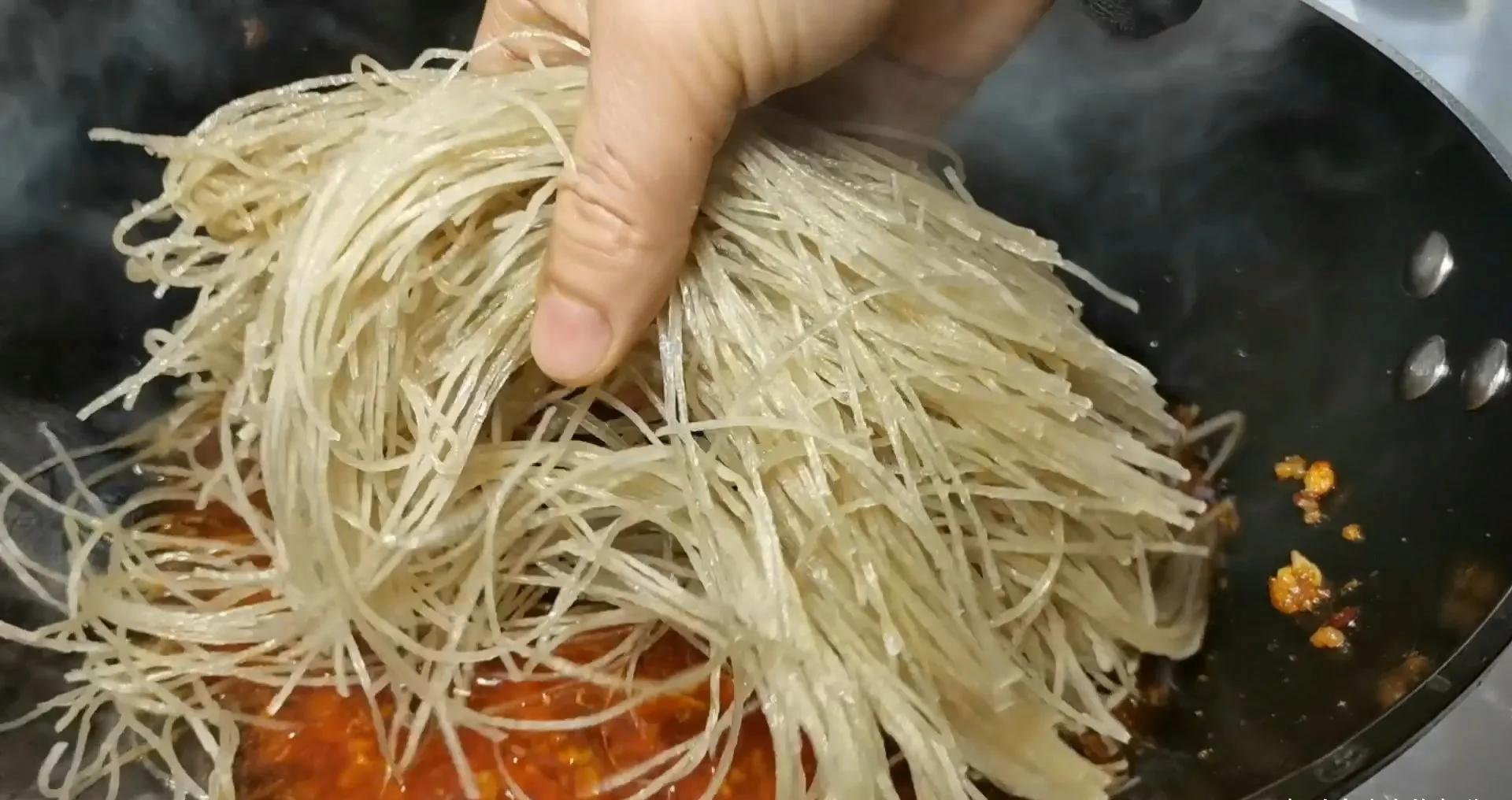 自从学会了粉条的做法,我家每隔几天就做一次,实在太好吃