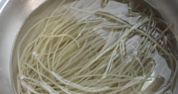 绝招|泡粉条万万不可只加水泡!老伙夫教我独家绝招,3分钟泡软有嚼劲