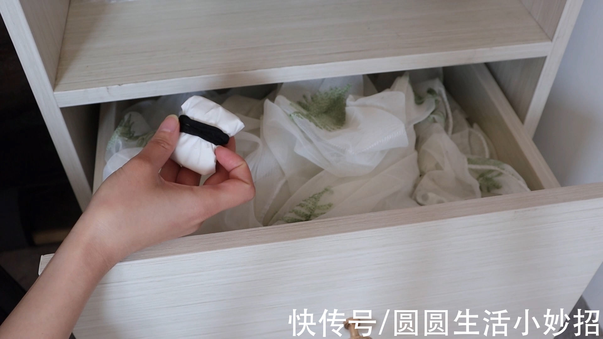 扔用完的暖宝宝,等于往外扔钱,把它撕开放家里作用大,太实用了